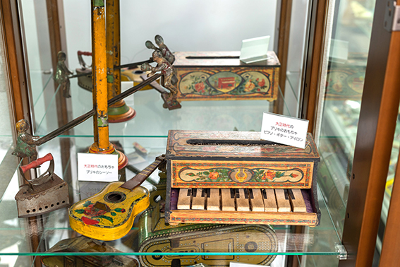 大正時代〜昭和初期のブリキのおもちゃ　楽器・シーソー